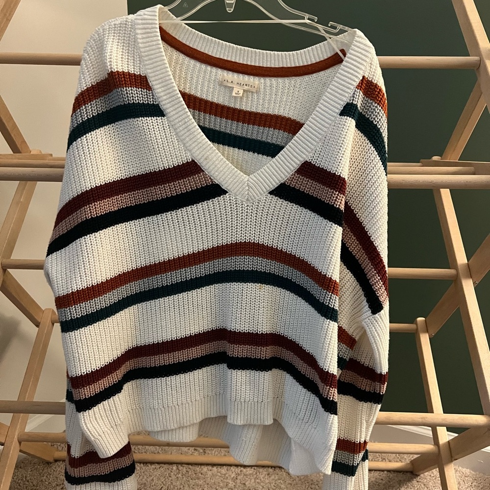 La Hearts Striped V-Neck Sweater in Cream and Earth Tones